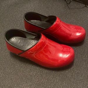 Professional Red Dansko patent leather clog size eu 38 Christmas US 7